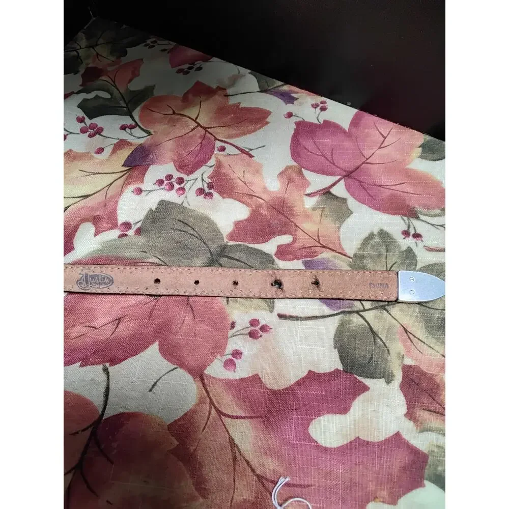 Justin Ladies Size 30 Silver and Black Belt style number C20373 1 1/4